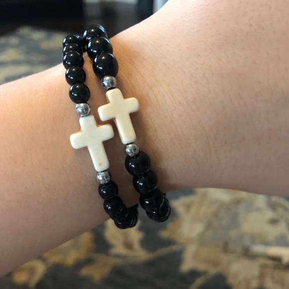 Cross Charm Beaded Bracelet - Picture 4 of 8